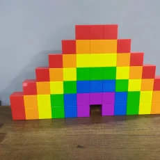 KÜPSS zeka geliştirici manyetik bloklarla yapılmış gökkuşağı figürü